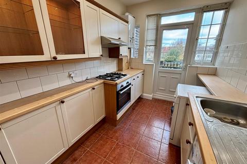 2 bedroom flat to rent, Etchingham Park Road, Finchley