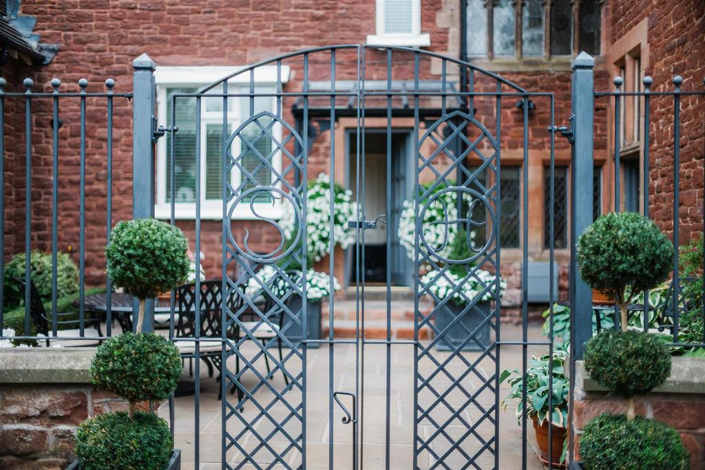 Exterior18-2.jpg