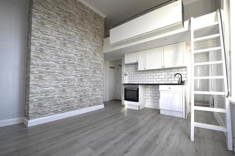 Studio to rent, 40 West Hill Road, Ryde