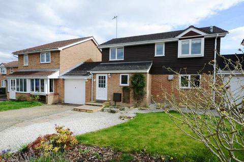 Caernarvon, Frimley, Camberley, GU16