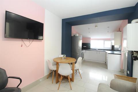 undefined, North Road, Cardiff CF10