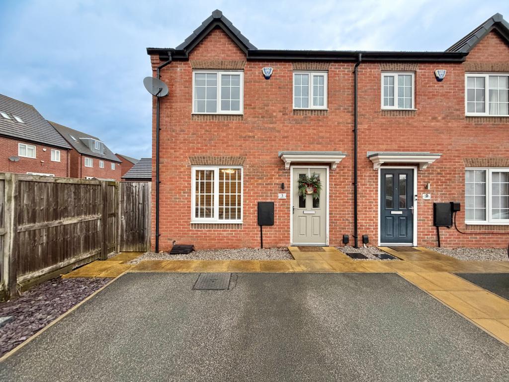 3 bed semi-detached house for sale