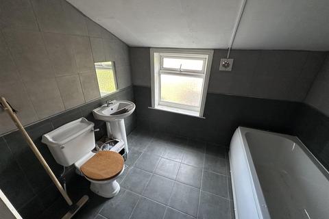 2 bedroom terraced house to rent, Fishers Street, Nottingham NG17