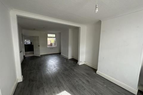 2 bedroom terraced house to rent, Fishers Street, Nottingham NG17