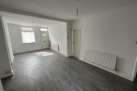 2 bedroom terraced house to rent, Fishers Street, Nottingham NG17