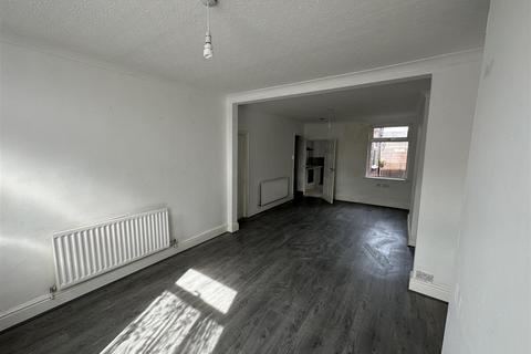 2 bedroom terraced house to rent, Fishers Street, Nottingham NG17