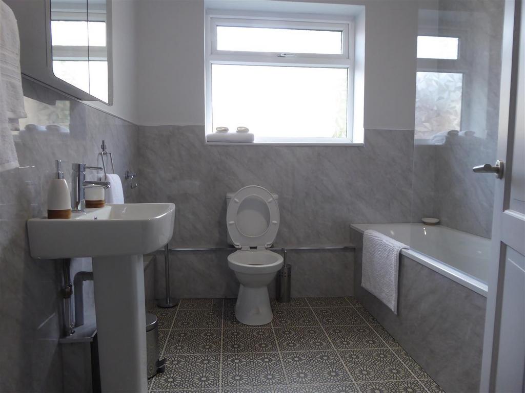 Bathroom.JPG