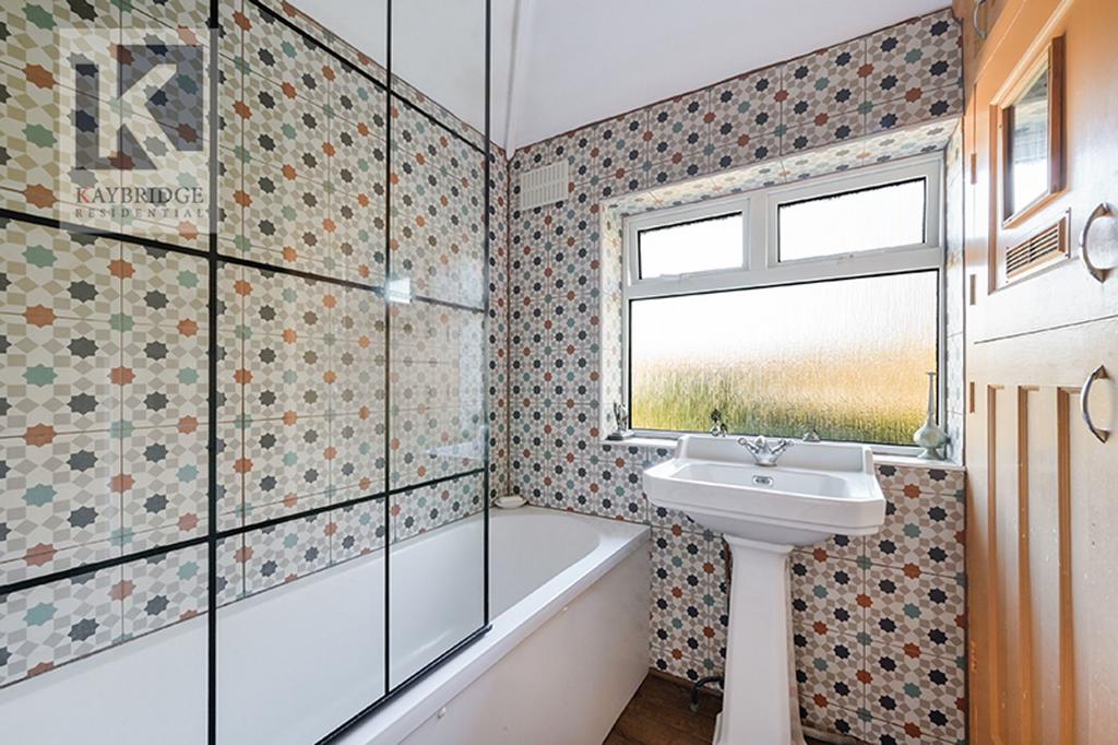 Lumley Gardens, Cheam - SM3 8 NW