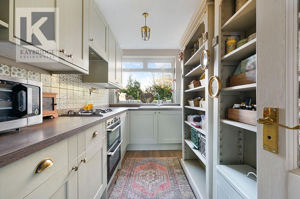 Lumley Gardens, Cheam - SM3 8 NW