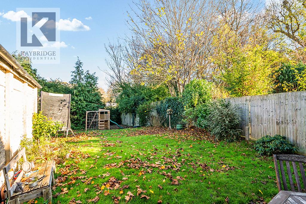 Lumley Gardens, Cheam - SM3 8 NW