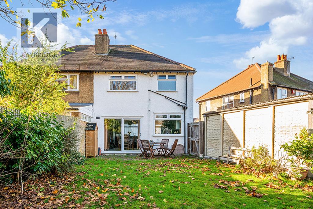 Lumley Gardens, Cheam - SM3 8 NW
