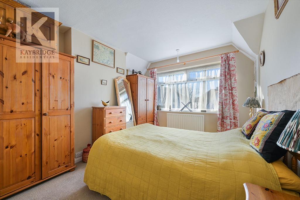 Lumley Gardens, Cheam - SM3 8 NW