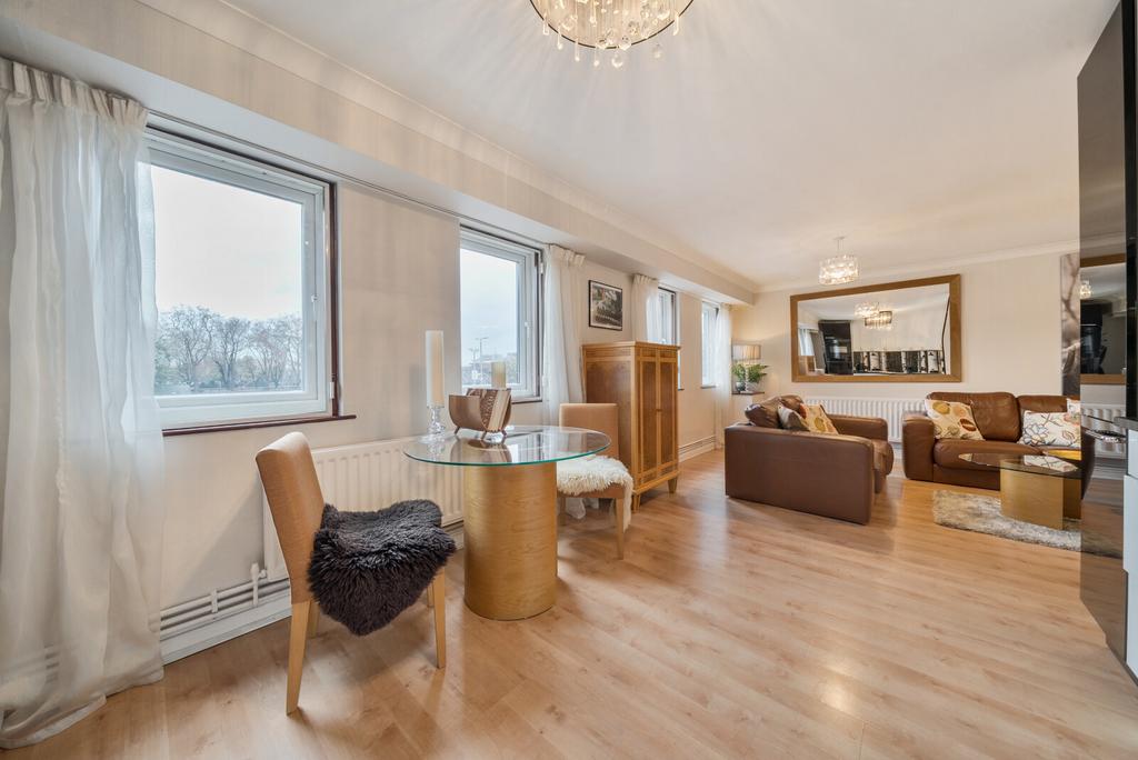 Sitting Room/Kitchen