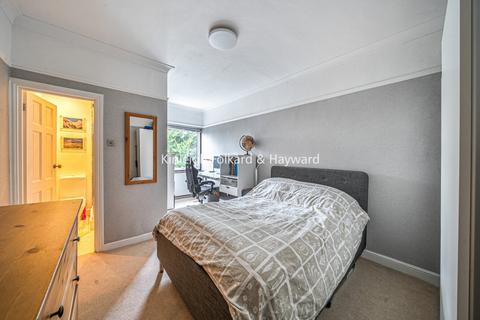 undefined, Queens Avenue, London, N10