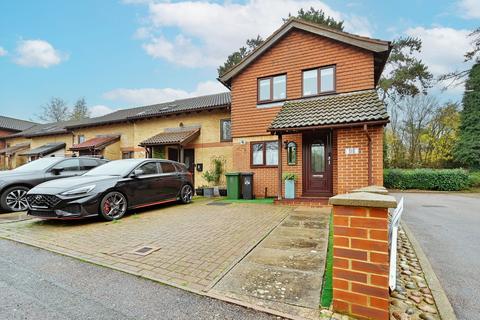 2 bedroom end of terrace house for sale, Deakin Close, Watford, WD18