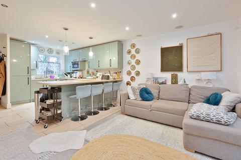 2 bedroom end of terrace house for sale, Deakin Close, Watford, WD18