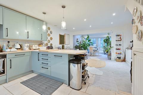 2 bedroom end of terrace house for sale, Deakin Close, Watford, WD18