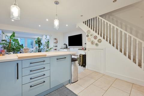 2 bedroom end of terrace house for sale, Deakin Close, Watford, WD18