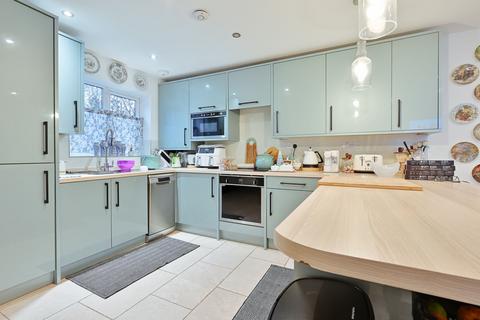 2 bedroom end of terrace house for sale, Deakin Close, Watford, WD18