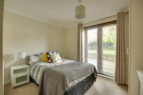 2 bedroom apartment for sale, Hillcroft Close, Lymington, SO41