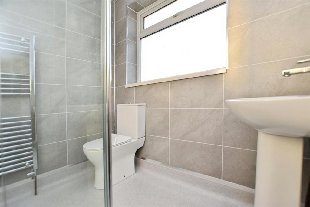 Shower/ Bathroom