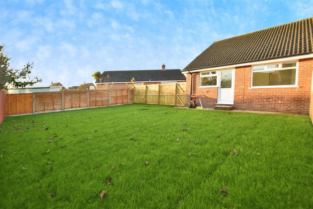 866ea642-rear 20n 20gdn.JPG