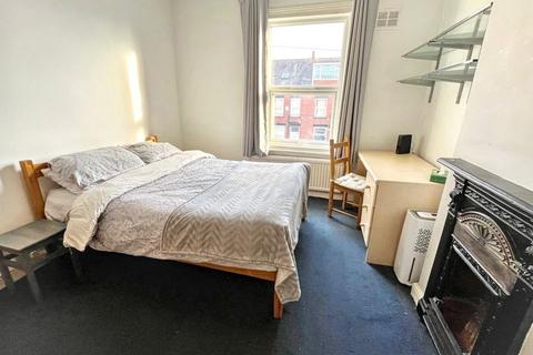 2 bedroom house to rent, Grimthorpe Place, Headingley, Leeds