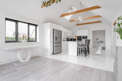 4 bedroom detached bungalow for sale, Rectory Road, Norwich NR15
