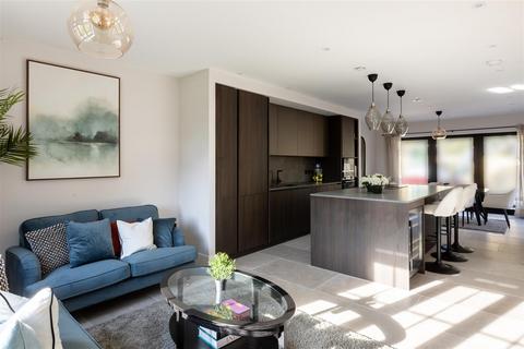 4 bedroom detached house for sale, Kings Mill Lane, South Nutfield