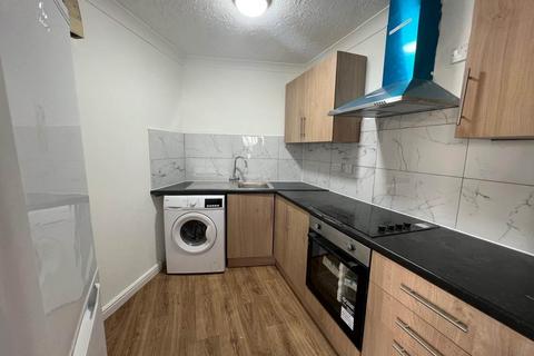 1 bedroom flat to rent, Churchill Court, Ilford,