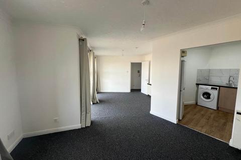1 bedroom flat to rent, Churchill Court, Ilford,