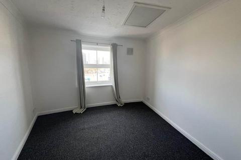 1 bedroom flat to rent, Churchill Court, Ilford,