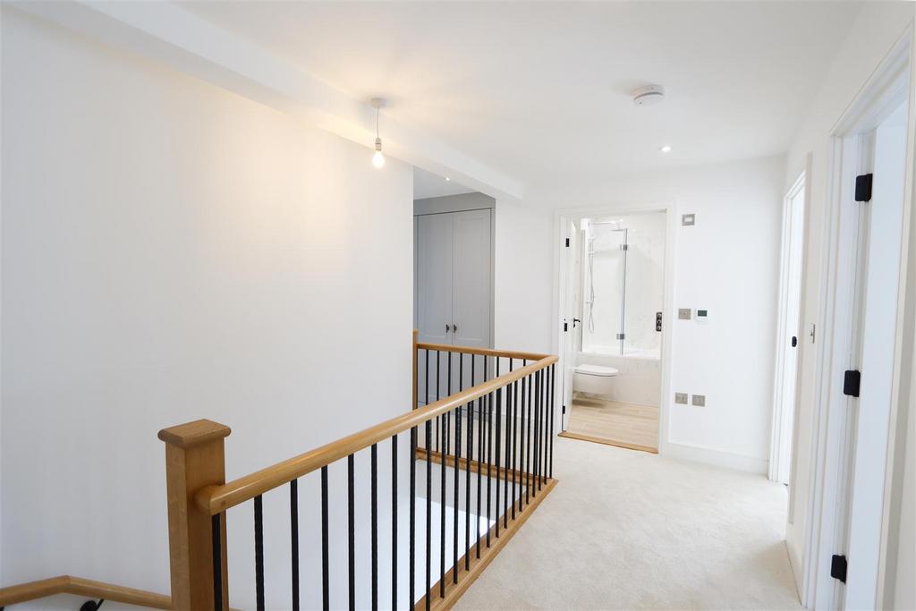 Upstairs landing edit 1 .jpg