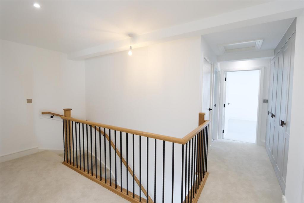 Upstairs landing edit 2 .jpg