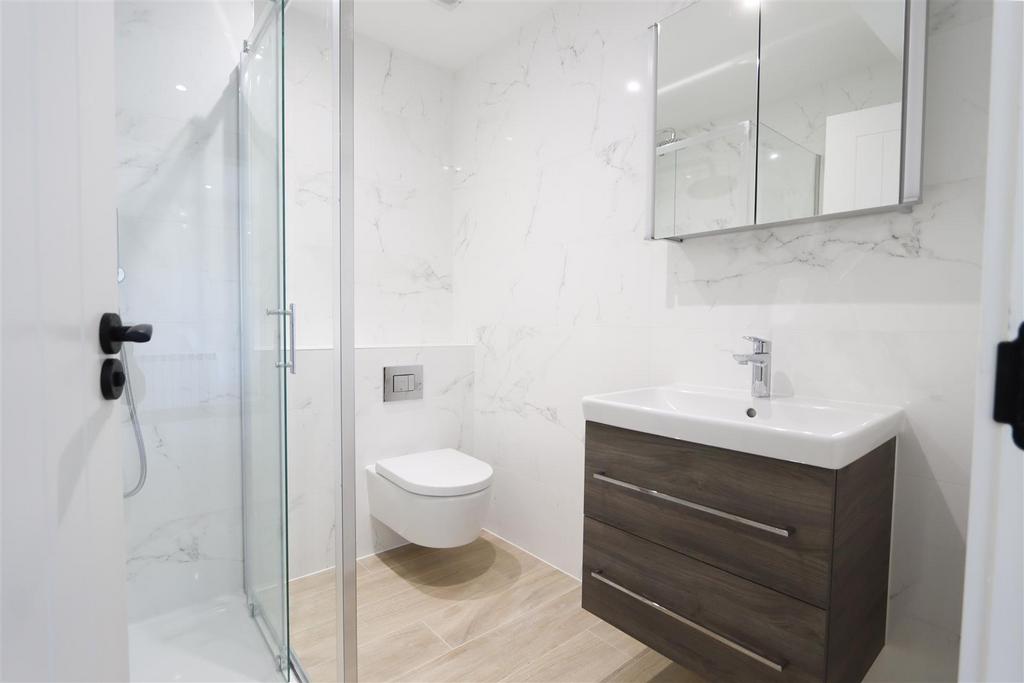 Master bed shower room edit.jpg