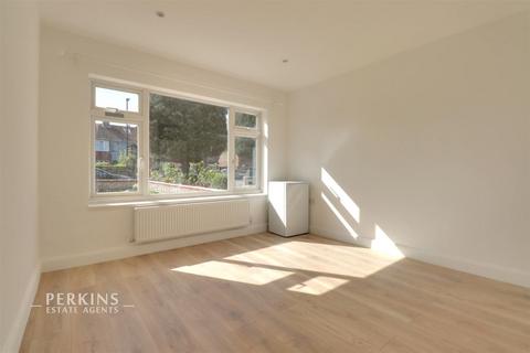 undefined, Perivale, UB6