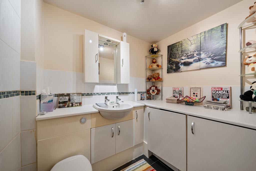 1386387-1-692d950...