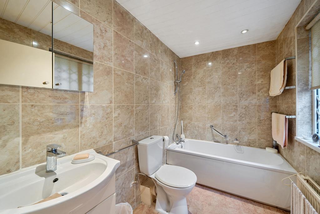 1386387-4-692d947...