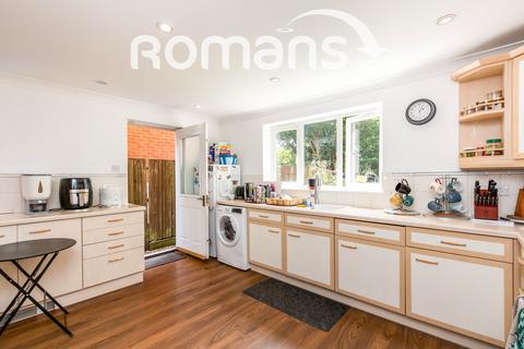 undefined, Whitehouse Close, Farnborough, GU14