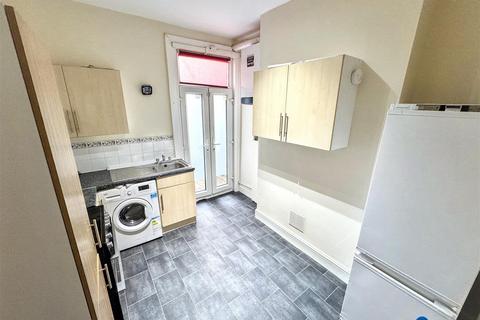 1 bedroom flat to rent, Meanley Road, London
