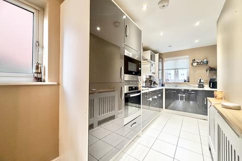 3 bedroom townhouse for sale, Park View Square, Castleford