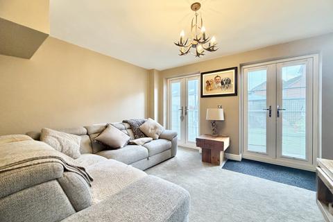 3 bedroom townhouse for sale, Park View Square, Castleford