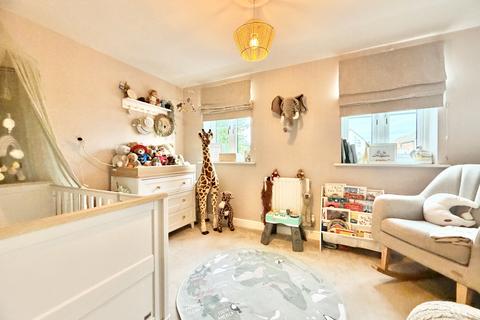 3 bedroom townhouse for sale, Park View Square, Castleford