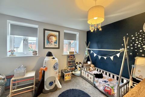 3 bedroom townhouse for sale, Park View Square, Castleford