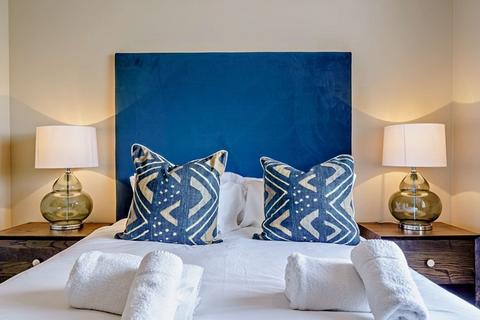 2 bedroom property to rent, Westferry Circus, London E14