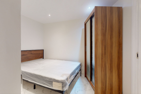 Studio to rent, Farewell Place, Mitcham, Surrey