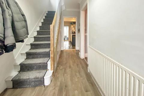 3 bedroom semi-detached house for sale, Huntingtower Road, Grantham NG31