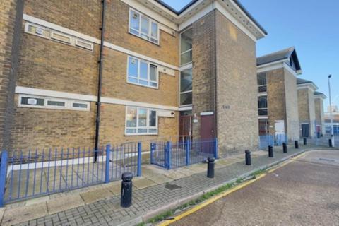 4 bedroom apartment to rent, Wolffe Garden, Stratford