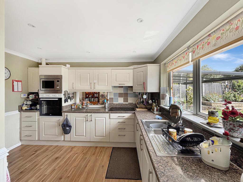 Kitchen/ Breakfast Room