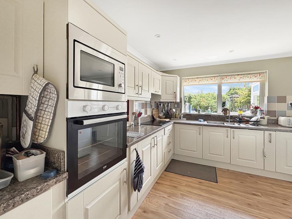 Kitchen/ Breakfast Room